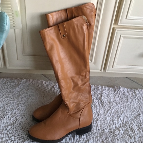 Tan tall boots - Picture 1 of 3
