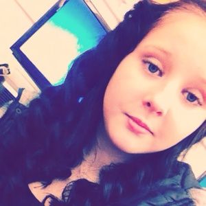 Meet your Posher, Halea