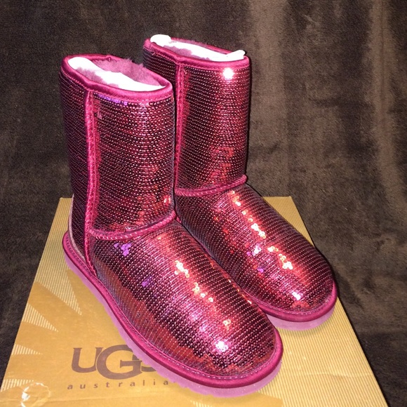 Woman's Classic Short Red/Sangria Sparkle Uggs