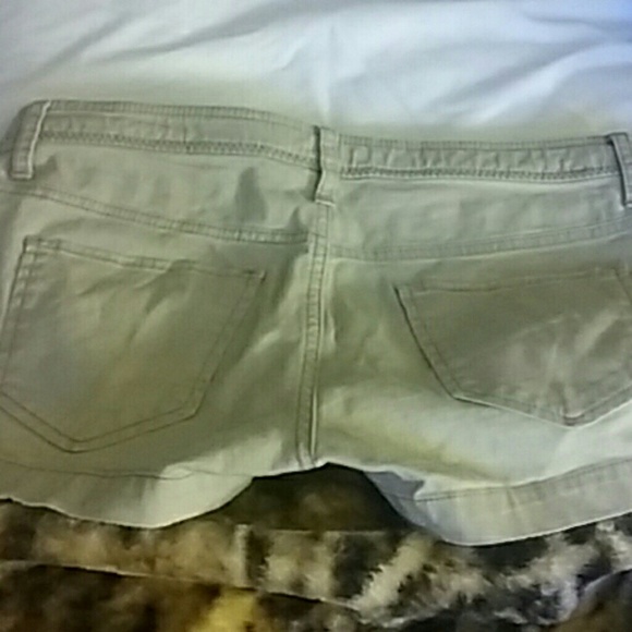 Shorts - Picture 3 of 3