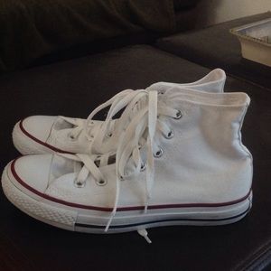 🎀White high top Converse🎀