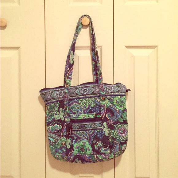 Vera Bradley tote.😍