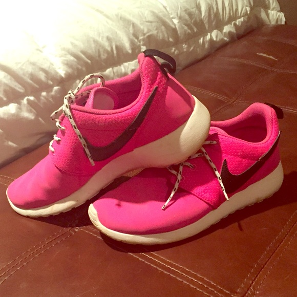 Nike Roshe Sneakers
