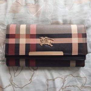 Faux Burberry Wallet! 💕