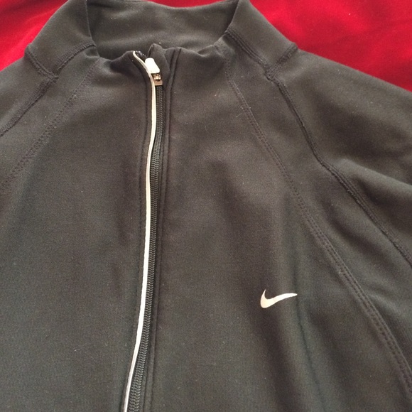 Nike jacket - Picture 3 of 3