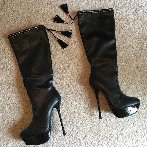 *NEW* 2b bebe Platform Faux Leather Boots