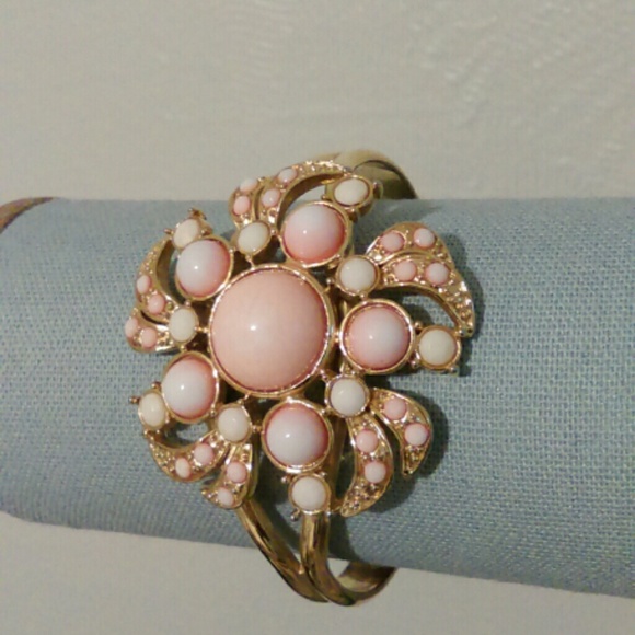 Last Chance! 🍨 Flower Cuff - Picture 3 of 3