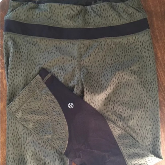 Lululemon dottie dash fatigue green blk crop pants