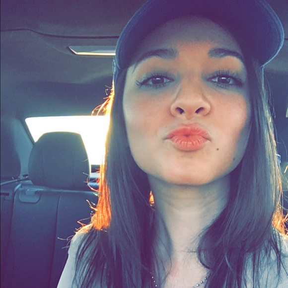 Meet your Posher, Melissa - Picture 1 of 1