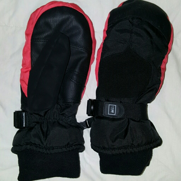 Snowboarding gloves