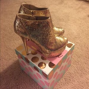 Glamorous shoes! Never worn!