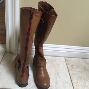 Brown boots size 7 and beige heels size 7 bundle