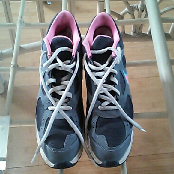 Nike Tennis Shoes