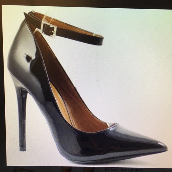 Brand new black pumps