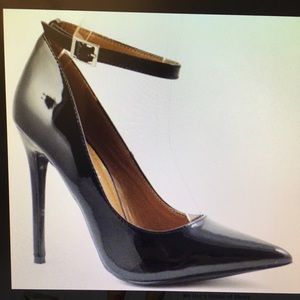 Brand new black pumps