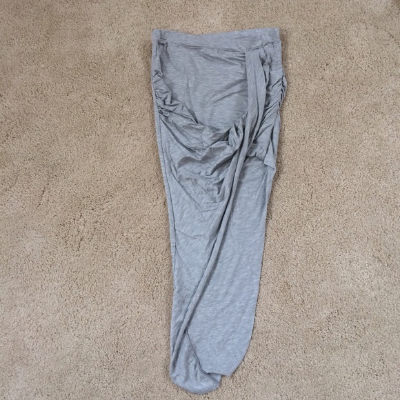 NEW Super flattering Asymmetrical skirt - Picture 3 of 3