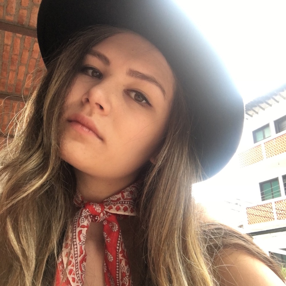 Meet your Posher, Kayla