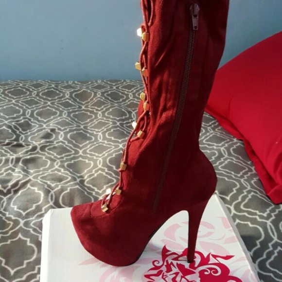 Over the knee boots - Picture 2 of 4