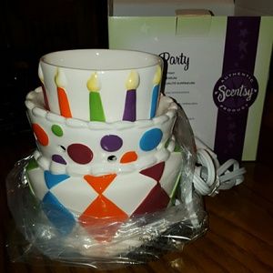 IT'S A PARTY!! Scentsy warmer.