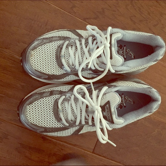 Women's Brooks shoes