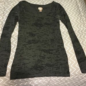 long sleeved grey top