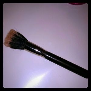 Mac 187 duo fibre face brush authentic