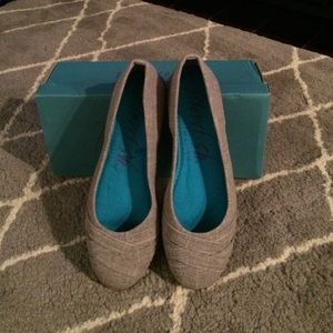 Blowfish flats, new in box. Cozumel grey and brown