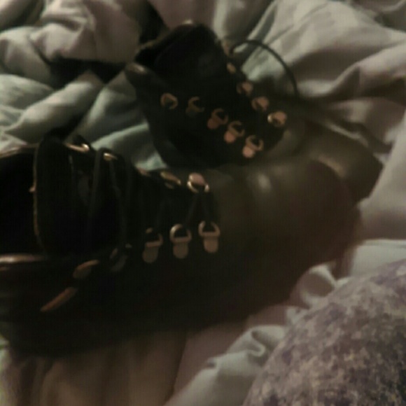 NEVER WORN TIMBERLANDS