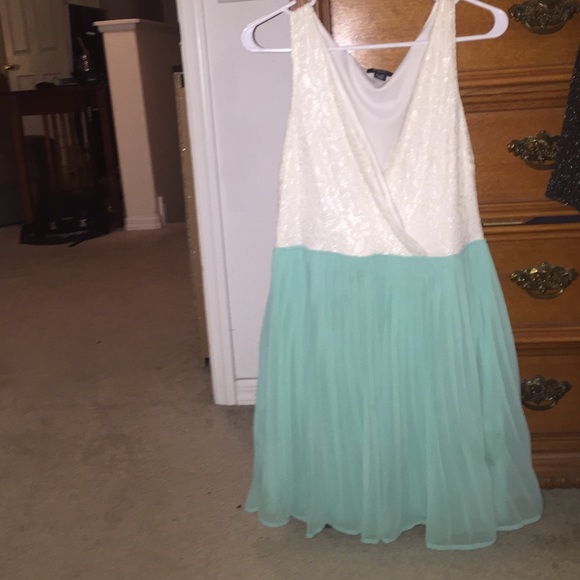 Cute dress!