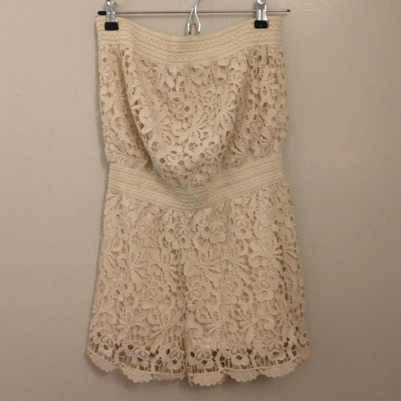 Really cute off-white lace strapless romper w/ bow