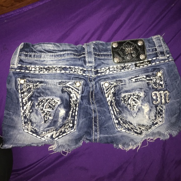 Miss Me shorts ! Newer style, worn 1 time 💁🏼