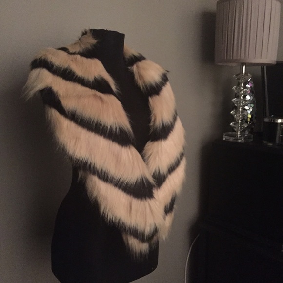 Faux fur scarf / collar