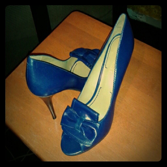 Navy Leather pumps