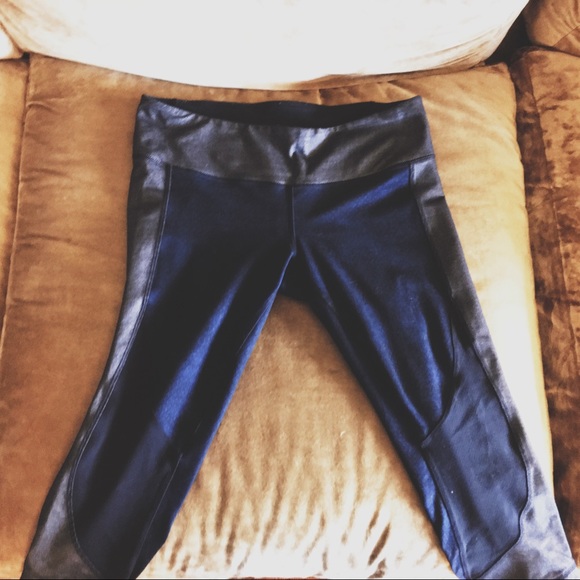 Lululemon Blue Cropped Unique Yoga Pants