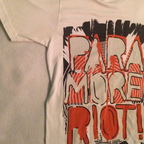 T-Shirt - Picture 3 of 3