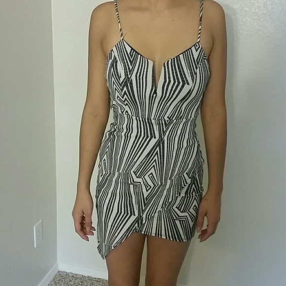 Black and White dress - Picture 2 of 4