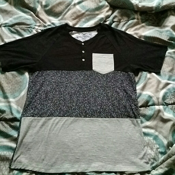 V-Neck Button up shortsleeve Tee