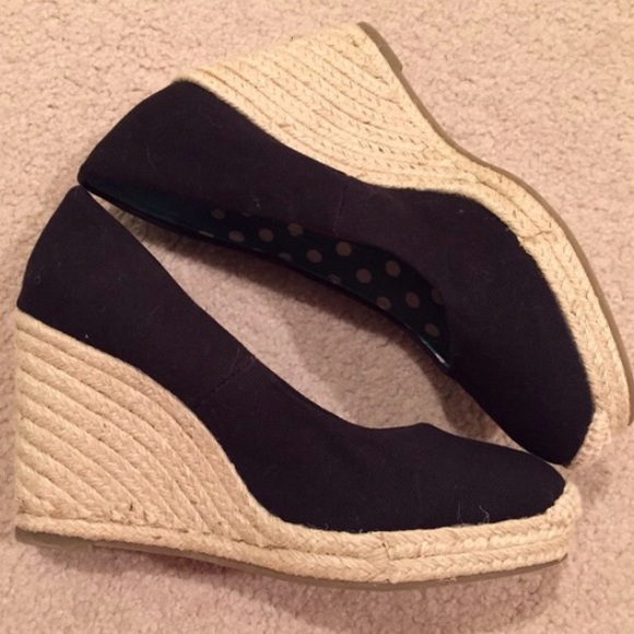 SOLD in bundle. Merona black wedge