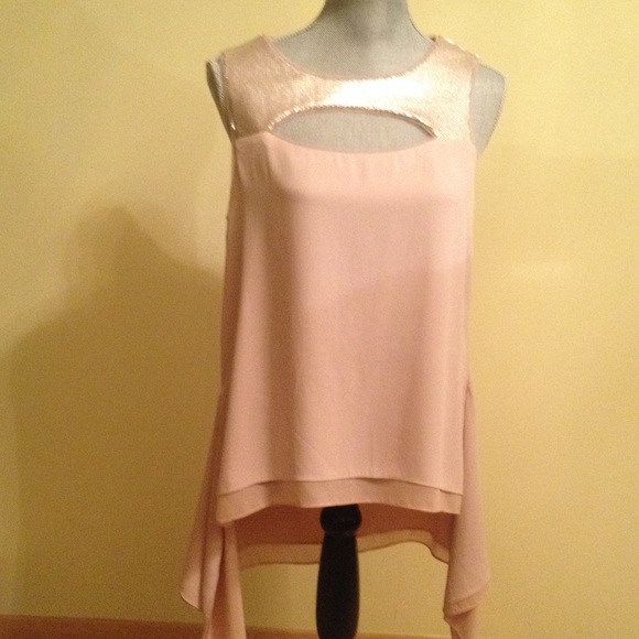 BCBGMaXARARIA