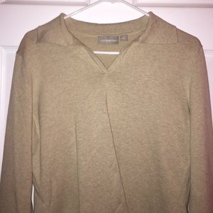 ✨✨Croft & Barrow beige long sleeve collared shirt✨