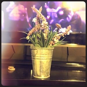 Fake flowers for your bedroom 😀😇🙂