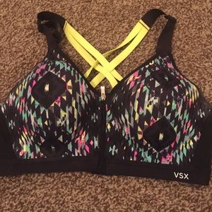 Victoria's Secret zip up sports bra! 💕💕