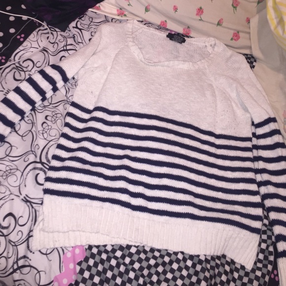 Sweater - Picture 1 of 1