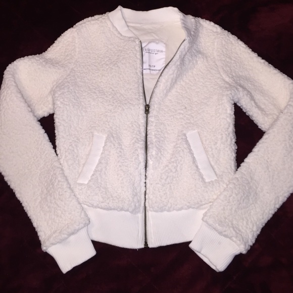 Aeropostale faux white fur coat - Picture 3 of 4