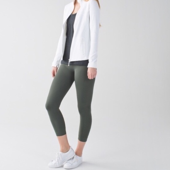 lululemon athletica Pants - FLASH SALE⚡️NWT Lululemon gator green crops 8