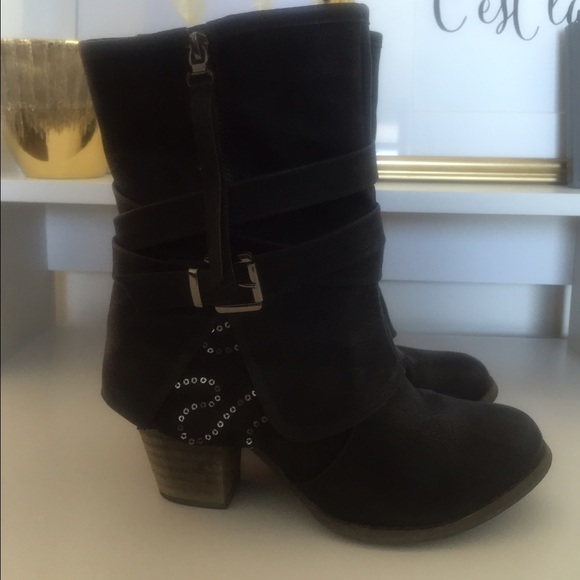 Black boots size 8