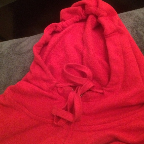 VS Red pullover - Picture 2 of 3
