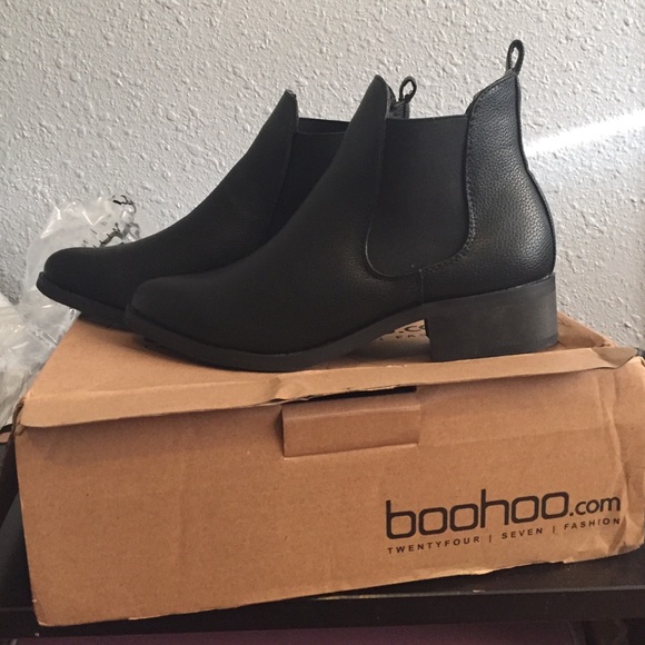 ✨ BooHoo Chelsea Boots ✨