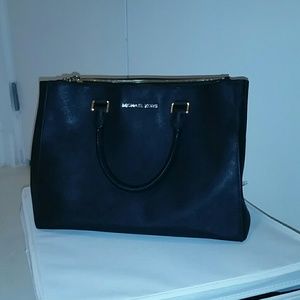 Large Michael Kors authentic large leather bag