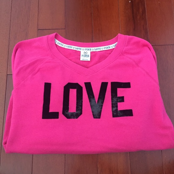 VS PINK CREWNECK! Awesome with a pair of leggings
